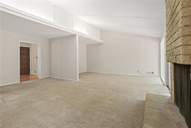 Building Photo - 705 Edgewater Trail