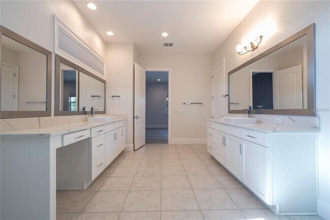 Building Photo - 13370 Alderley Dr