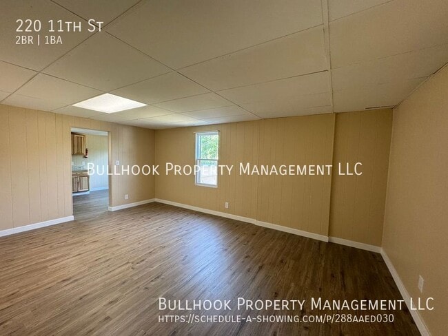 Building Photo - 220 11th St