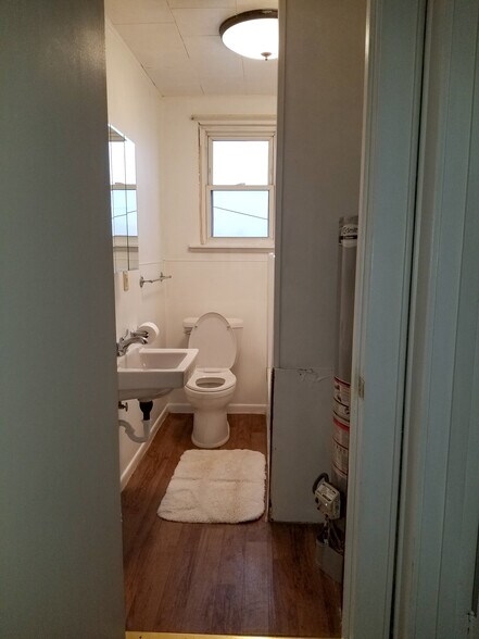 Building Photo - 212 20th St