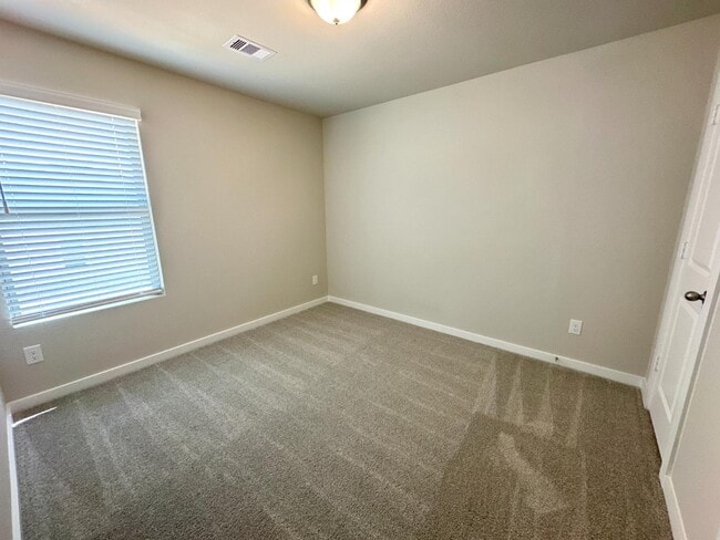 Building Photo - 12176 Ridge Top Dr
