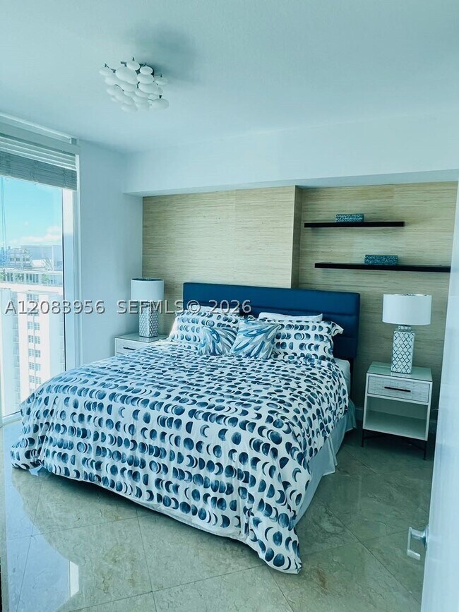 Building Photo - 6515 Collins Ave