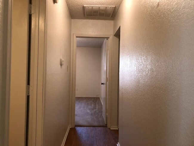 Building Photo - AVAILABLE NOW --Two Bedroom 1.5 Bath Duplex Unit in Euless