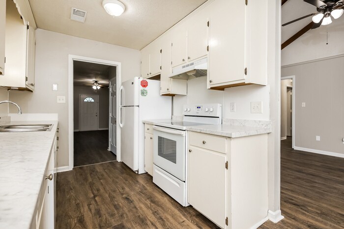 Building Photo - 209 Bluebell Ave