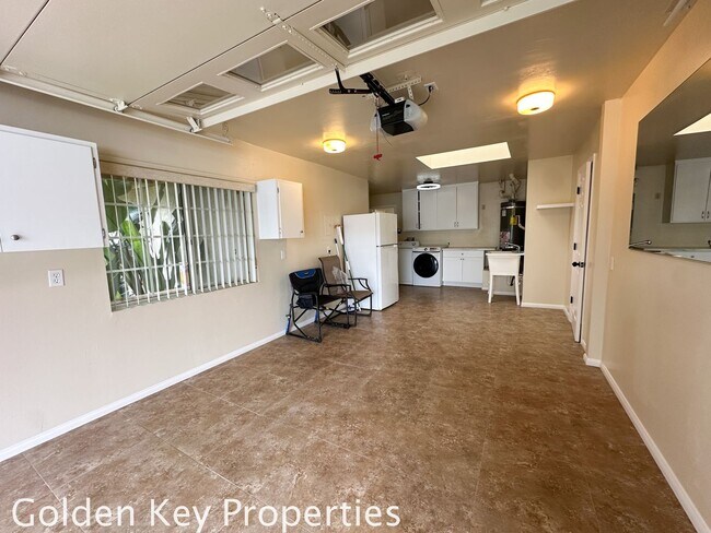 Building Photo - Beautiful home on a private, quiet street in Vista!