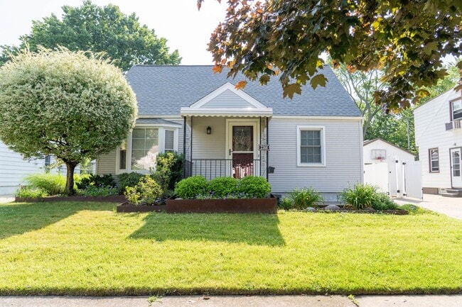 Primary Photo - 2360 Royal Ave