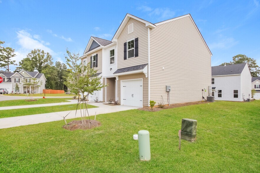 Building Photo - 409 Blue Robin Ln