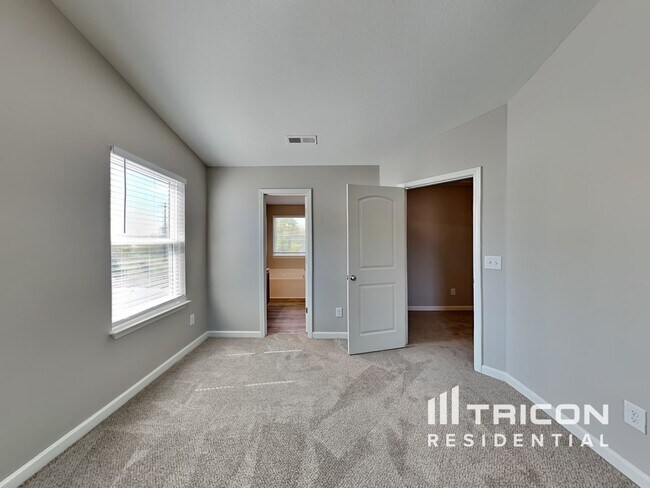 Building Photo - 4636 Queen Pierrette St