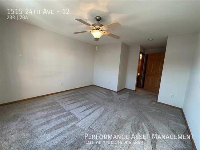 Building Photo - Stunning 2BR/2BA Condo with Vaulted Ceilin...