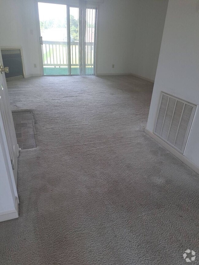 Building Photo - 2 Bedroom 2 Bath Condo on the 3rd floor