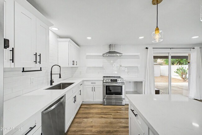 Building Photo - 4101 E Calavar Rd