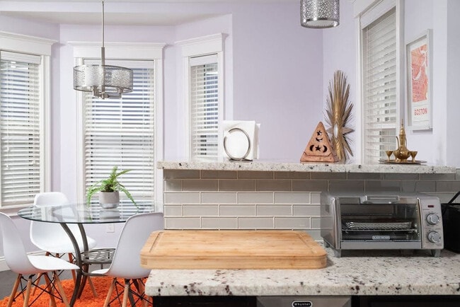 Building Photo - 22 Thurman St