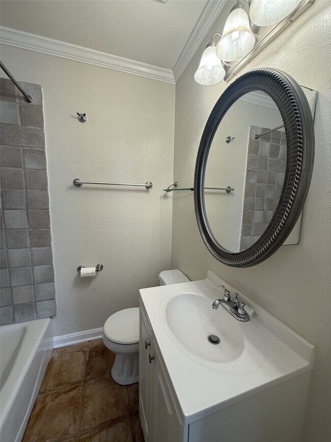 Building Photo - 1234 Gardenia Dr