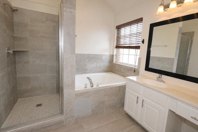 Building Photo - 6343 Big Oak Canyon Dr