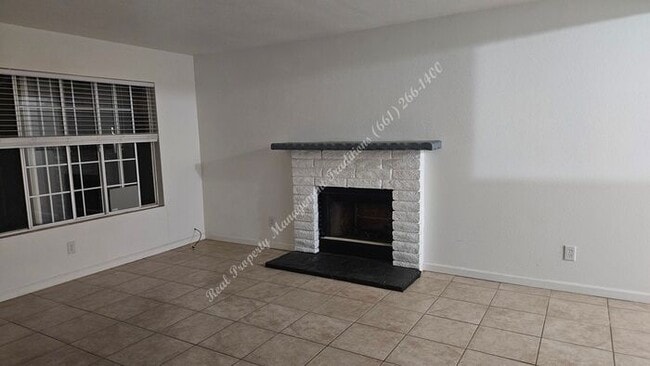 Building Photo - *** Please call us @ 661-266-1400 for information on availability, showings and applications proc...