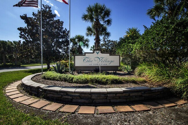 Building Photo - 2 Bedroom Condo W/ Garage in Lakewood Ranch