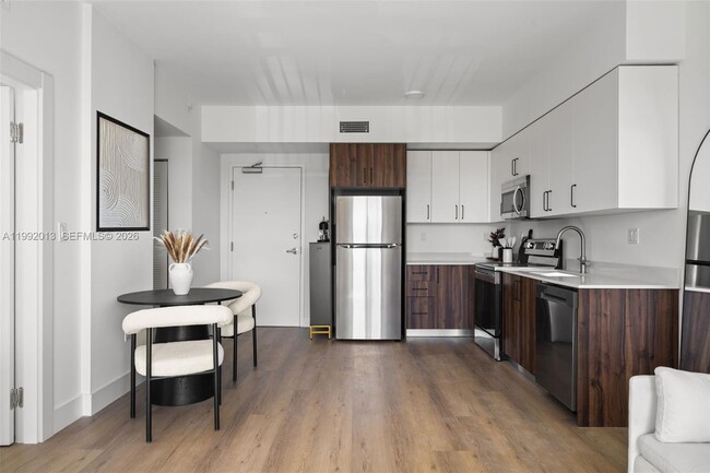 Building Photo - 2479 NE 192 St