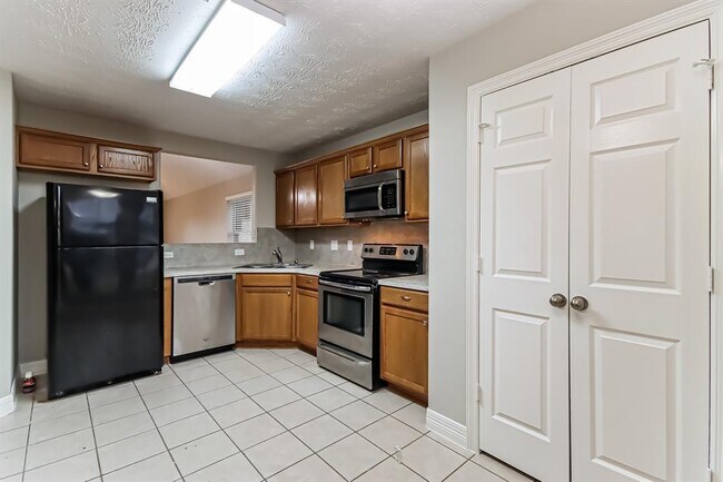 Building Photo - 15114 Diamond Way