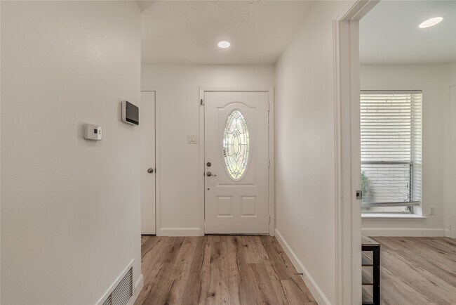 Building Photo - 2423 Woven Wood Ln