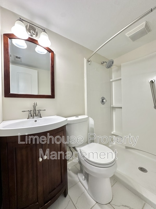 Building Photo - 909 Leisure Square