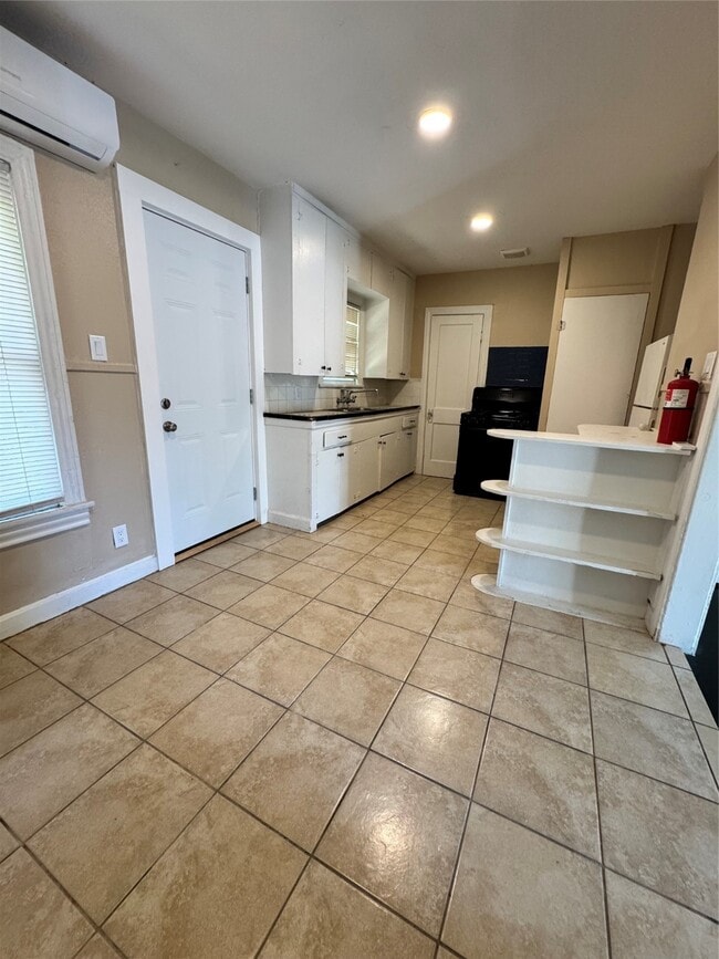 Building Photo - 4603 Canal St