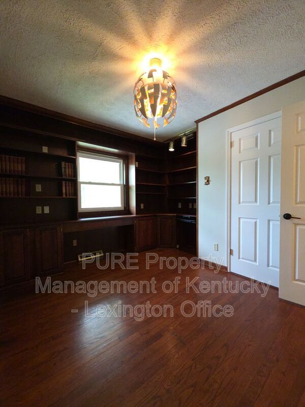 Building Photo - 1123 Gainesway Dr