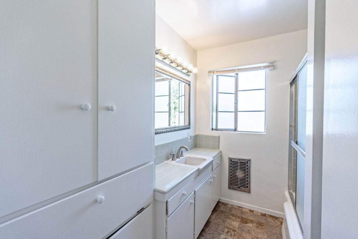 Building Photo - 1801 Fair Oaks Ave