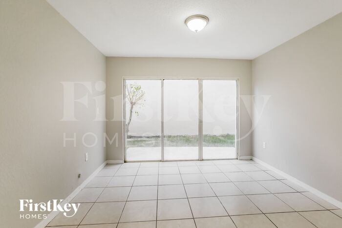 Building Photo - 10561 SW 161st Ave