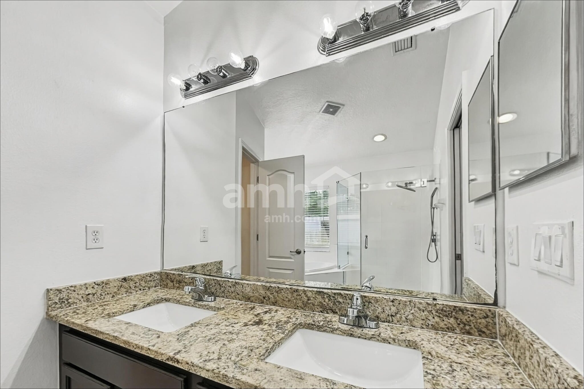 Building Photo - 1002 Cristelle Jean Dr