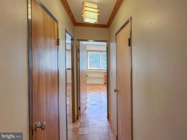 Building Photo - 4720 Chevy Chase Dr
