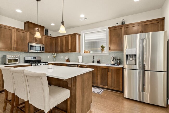 Building Photo - GORGEOUS SHERWOOD 3 BED/2.5 BATH+ OFFICE O...