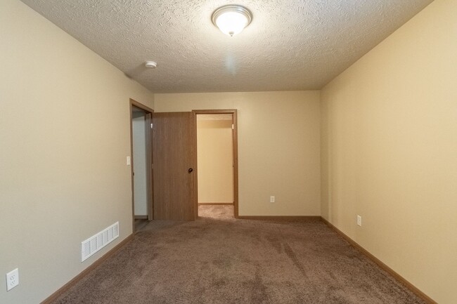Building Photo - Beautiful Newer Home In South Lincoln