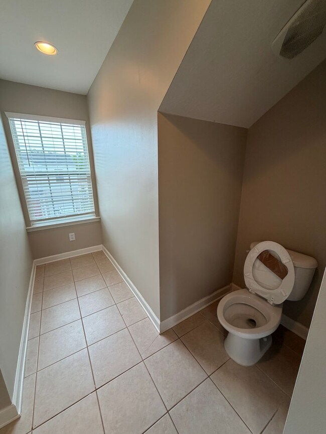 Building Photo - 410 Conley Dr