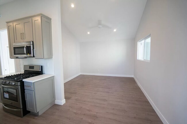 Building Photo - 325 N La Fayette Park Pl