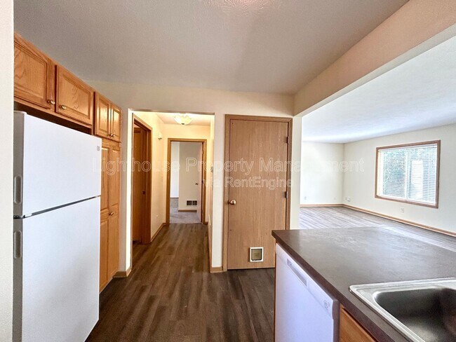 Building Photo - 2103 Kinnrow Ave NW