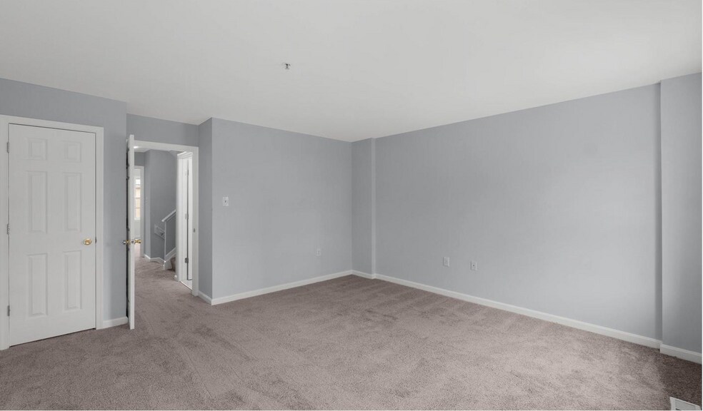 Bed 1 - 139 W Hamburg St