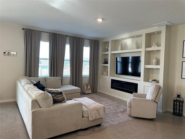 Building Photo - 751 Staffora St