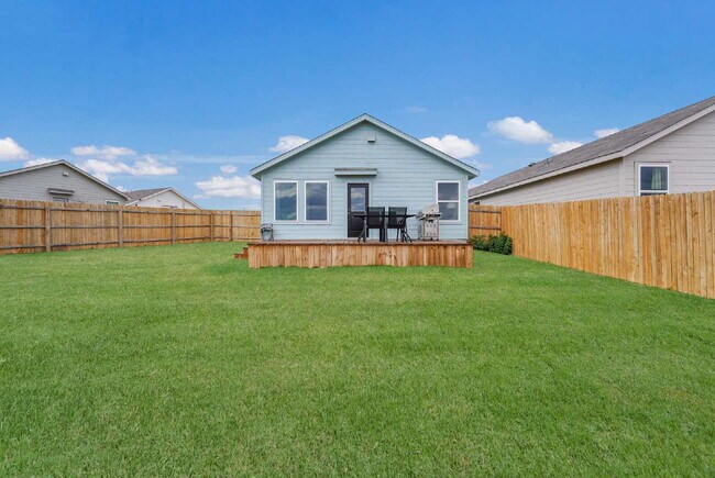 Building Photo - "NO RENT UNTIL SEP 1! Charming 4-Bedroom Oasis with 2 Full Baths in Converse - 1500 Sq Ft of Comf...