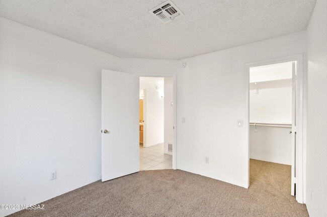 Building Photo - 6082 S Birchwood Dr