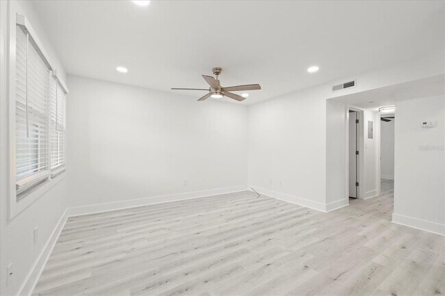 Building Photo - 525 S Lincoln Ave