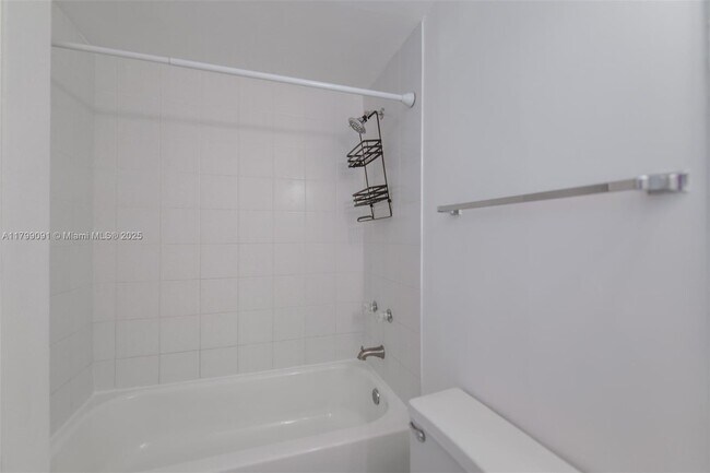 Building Photo - 801 Brickell Bay Dr
