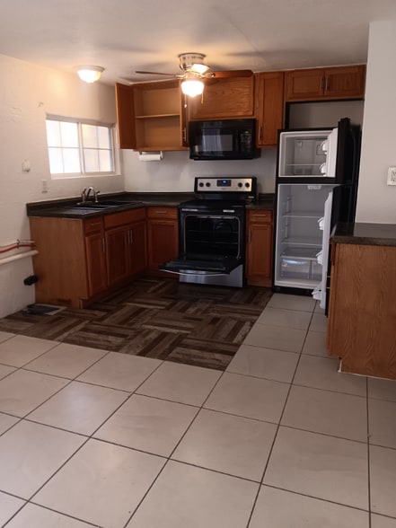 Building Photo - 1120 Northshore Dr