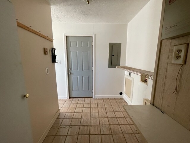 Building Photo - 1902 S Walnut St