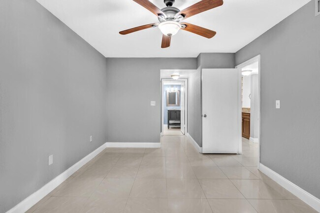 Building Photo - 2803 N Oakland Forest Dr