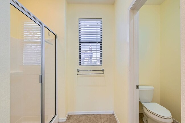 Building Photo - Beautiful 3 bedroom in Tuscany  community