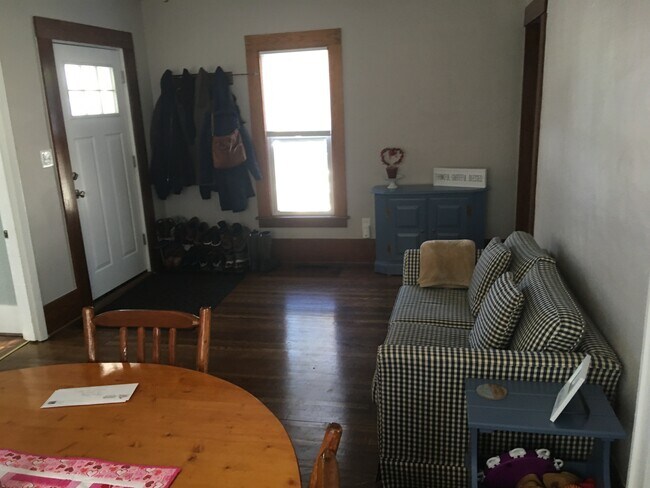 Building Photo - 231 Jones St