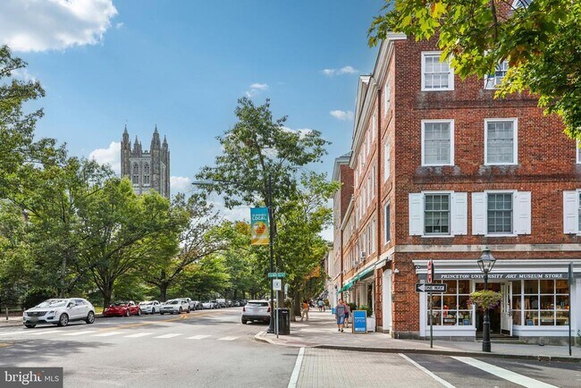 Building Photo - 31 Palmer Square W