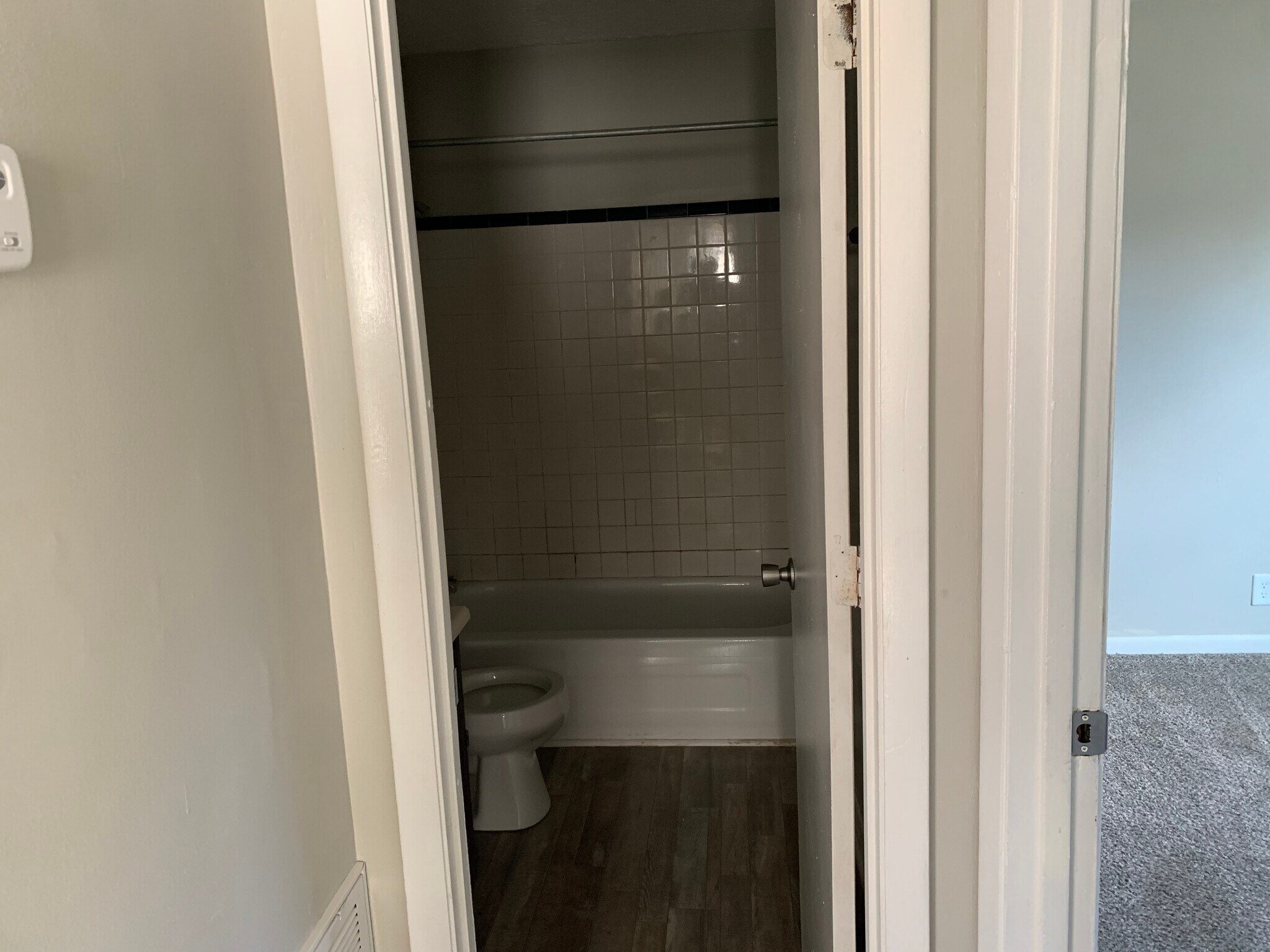 Building Photo - 105 Hill Rd