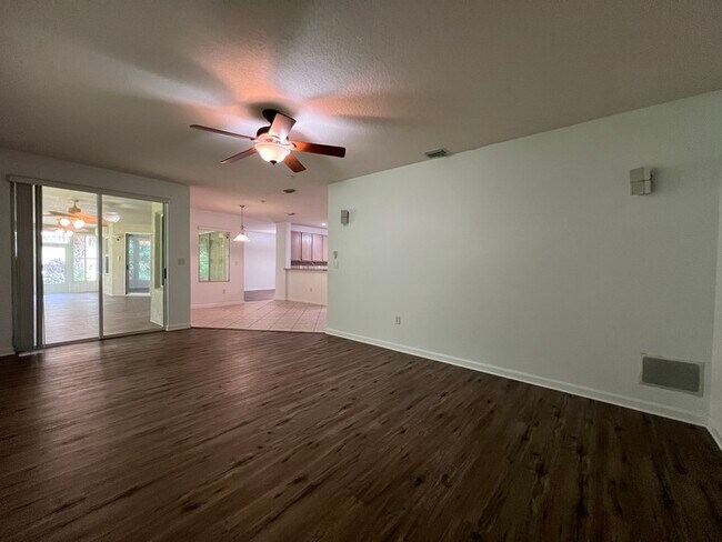 Building Photo - HUGE PRICE REDUCTION!! HOME IS READY FOR A...