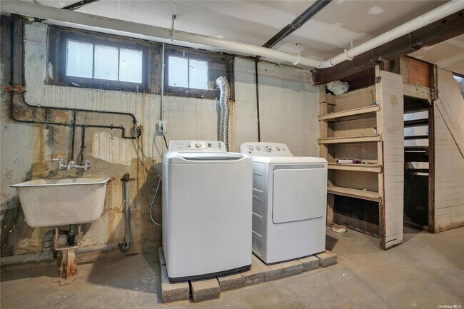 Building Photo - 92 Hillside Ave